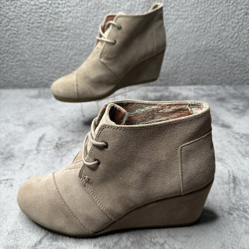 TOMS Desert Wedge Booties Taupe Suede Lace-Up Ankle Boots Size 9 W‎